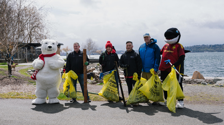 Volunteer Together on Earth Day Volunteer Together on Earth Day