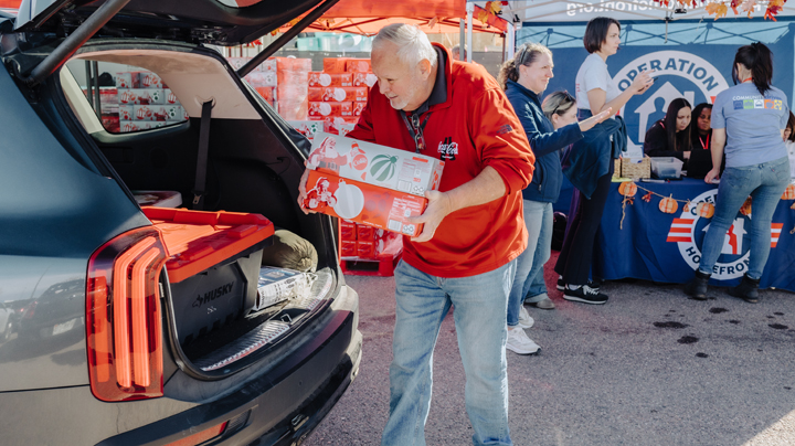 Swire Coca-Cola, USA Celebrates Season of Service Swire Coca-Cola, USA Celebrates Season of Service