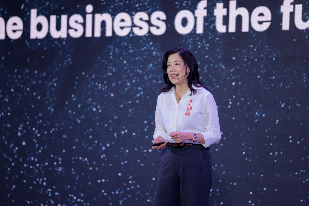 Karen So, Managing Director of Swire Coca-Cola, delivers the opening speech to inaugurate the summit. 