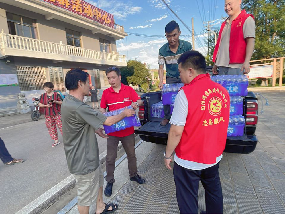 Over 170,000 bottles of drinking water were delivered, benefiting over 14,000 people.